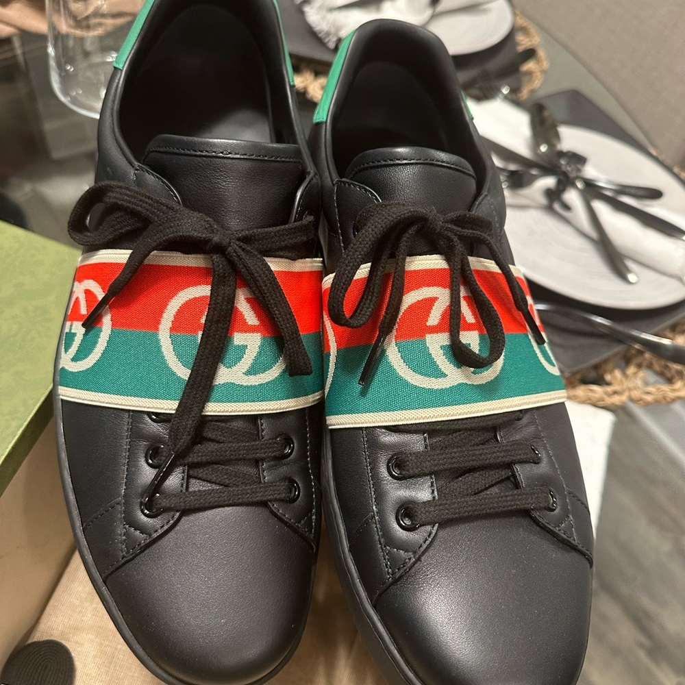 Gucci men shoes size 11 1/2 only worn once.Dust bags, box included